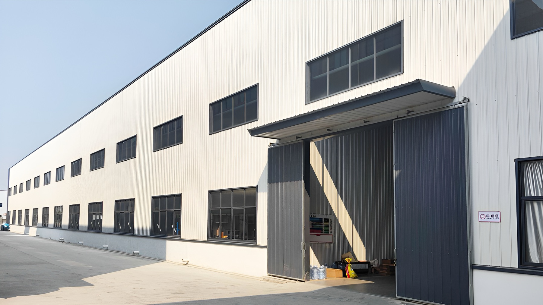Exterior de uma unidade da estrutura industrial associada na China